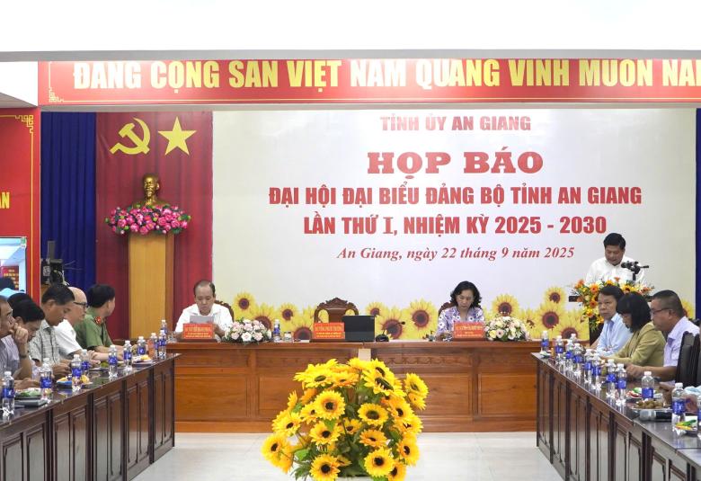 Quang cảnh buổi họp báo Đại hội đại biểu Đảng bộ tỉnh An Giang, lần thứ I, nhiệm kỳ 2025 – 2030